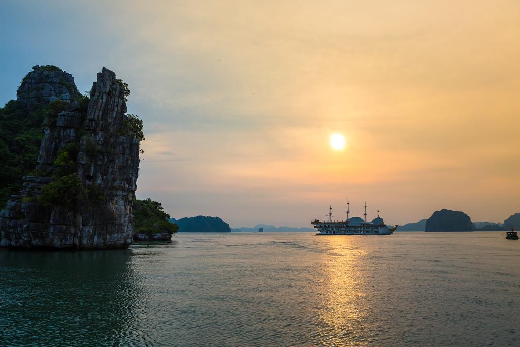 Dragon Legend Cruise Hotel Hạ Long Ngoại thất bức ảnh